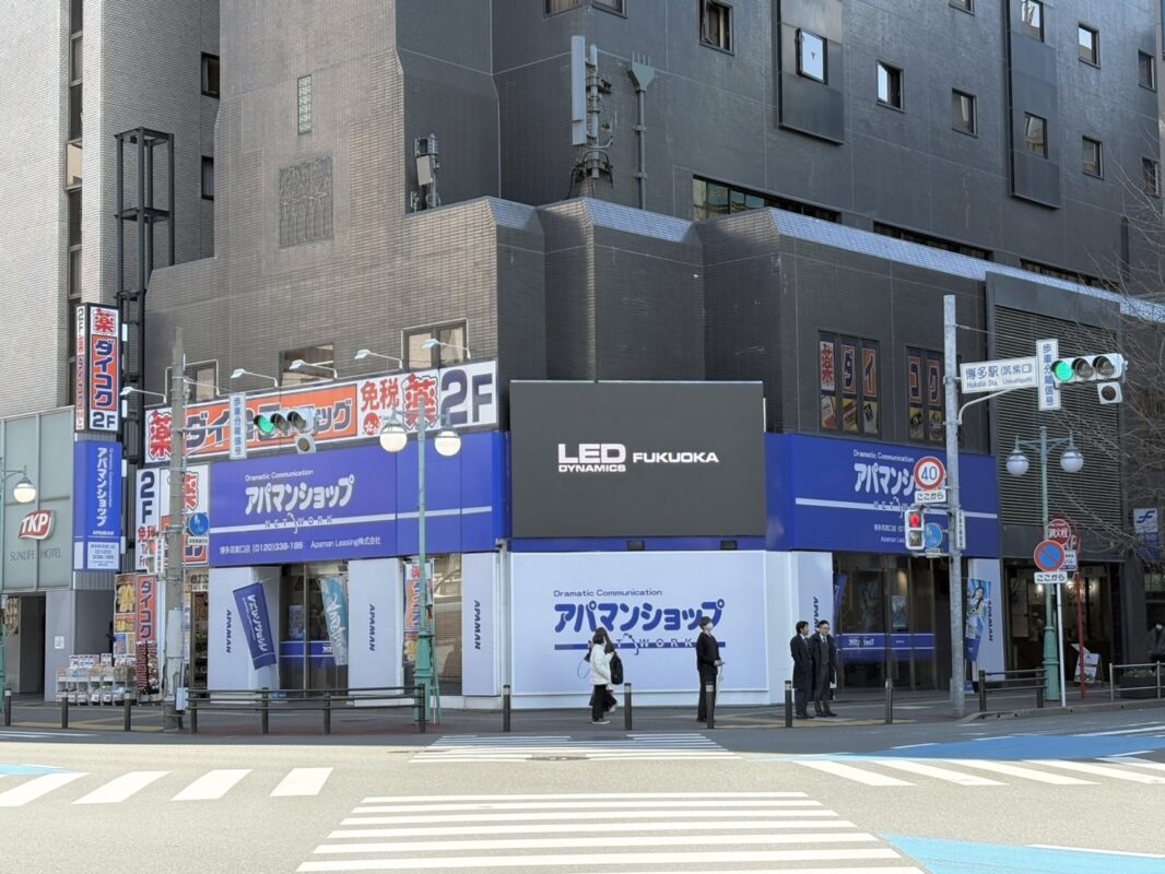 JR博多駅筑紫口前APAMANビジョン